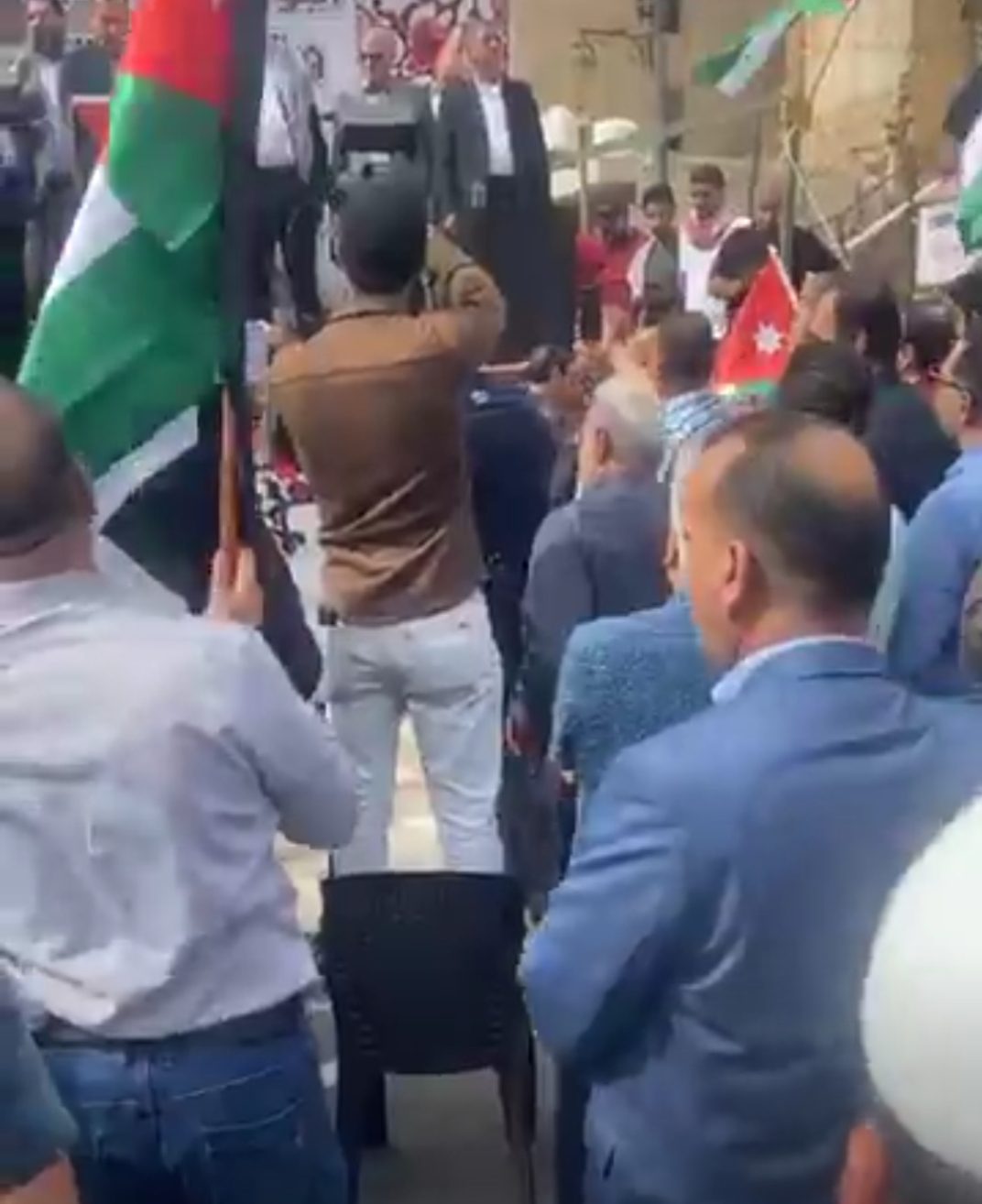 صورة حول : فيديو وصور .. وقفة تضامنية في البلقاء لحزب إرادة دعما لغزة في البلقاء فيديو وصور .. وقفة تضامنية في البلقاء لحزب إرادة دعما لغزة في البلقاء