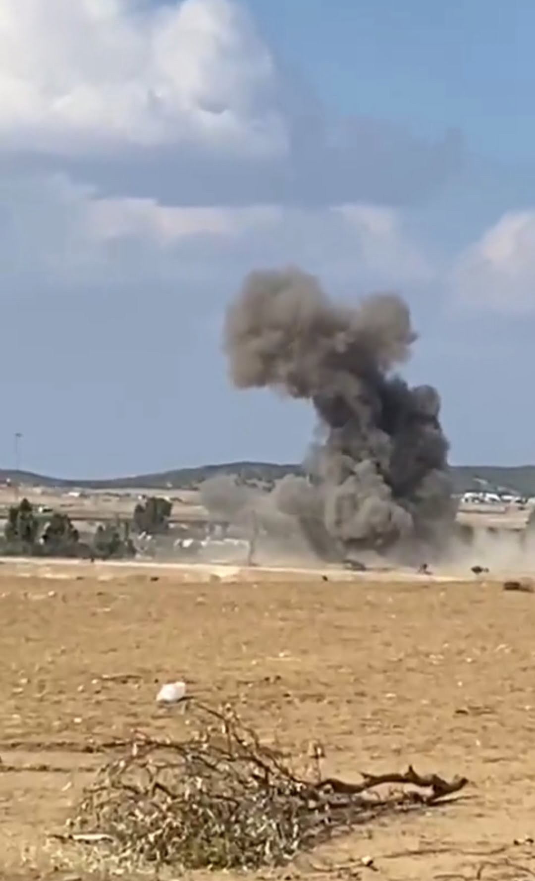 شاهدوا تفجير آلية للاحتلال في محور التوام وقتل طاقمها