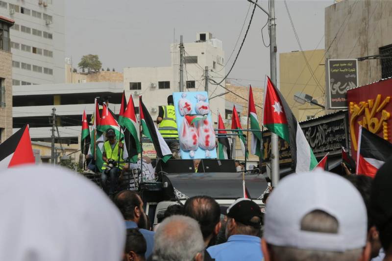 بالصور .. حشود غفيرة في وسط البلد لوقف العدوان على قطاع غزة