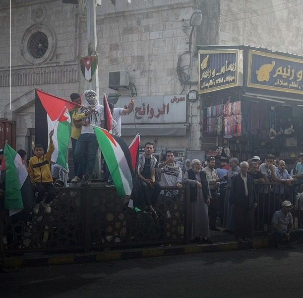 بالصور .. حشود غفيرة في وسط البلد لوقف العدوان على قطاع غزة