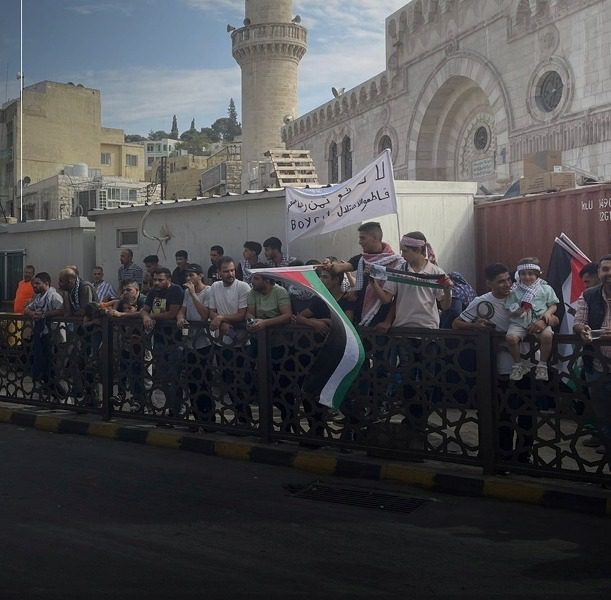بالصور .. حشود غفيرة في وسط البلد لوقف العدوان على قطاع غزة