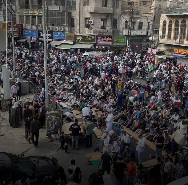 بالصور .. حشود غفيرة في وسط البلد لوقف العدوان على قطاع غزة