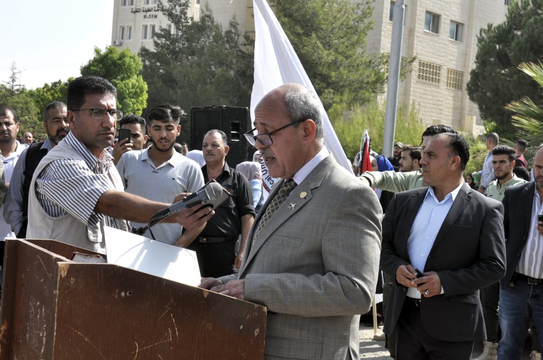 بالصور.. وقفة تضامنية دعماً للأقصى وغزة في الطفيلة التقنية