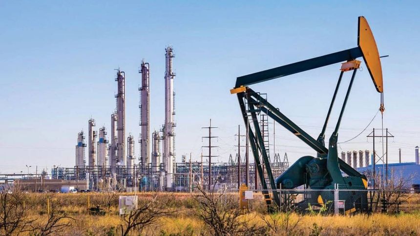 ارتفاع العقود الآجلة لخام برنت 61 سنتا وغرب تكساس الوسيط 50 سنتا