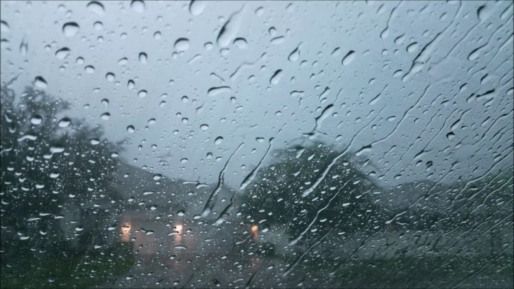 أمطار متفرقة وأجواء باردة اليوم وغدا