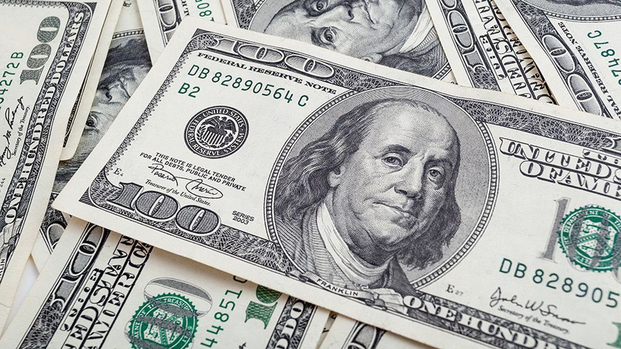 الدولار عند أدنى مستوى في شهر بعد انخفاض عوائد سندات أميركا