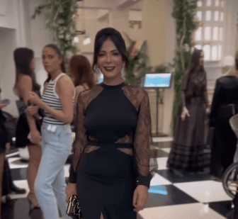 لأول مرة ... شاهد منى زكي عارضة أزياء في أسبوع الموضة بباريس