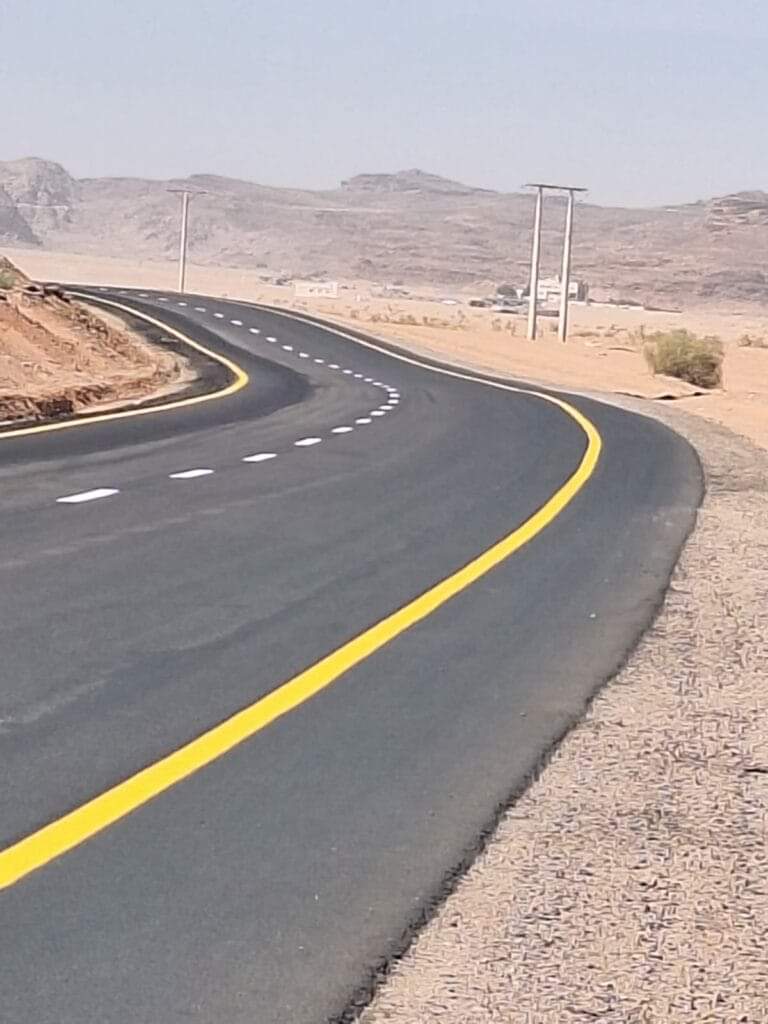 وزارة الأشغال تنهي أعمال توسعة طريق رم الديسة في العقبة