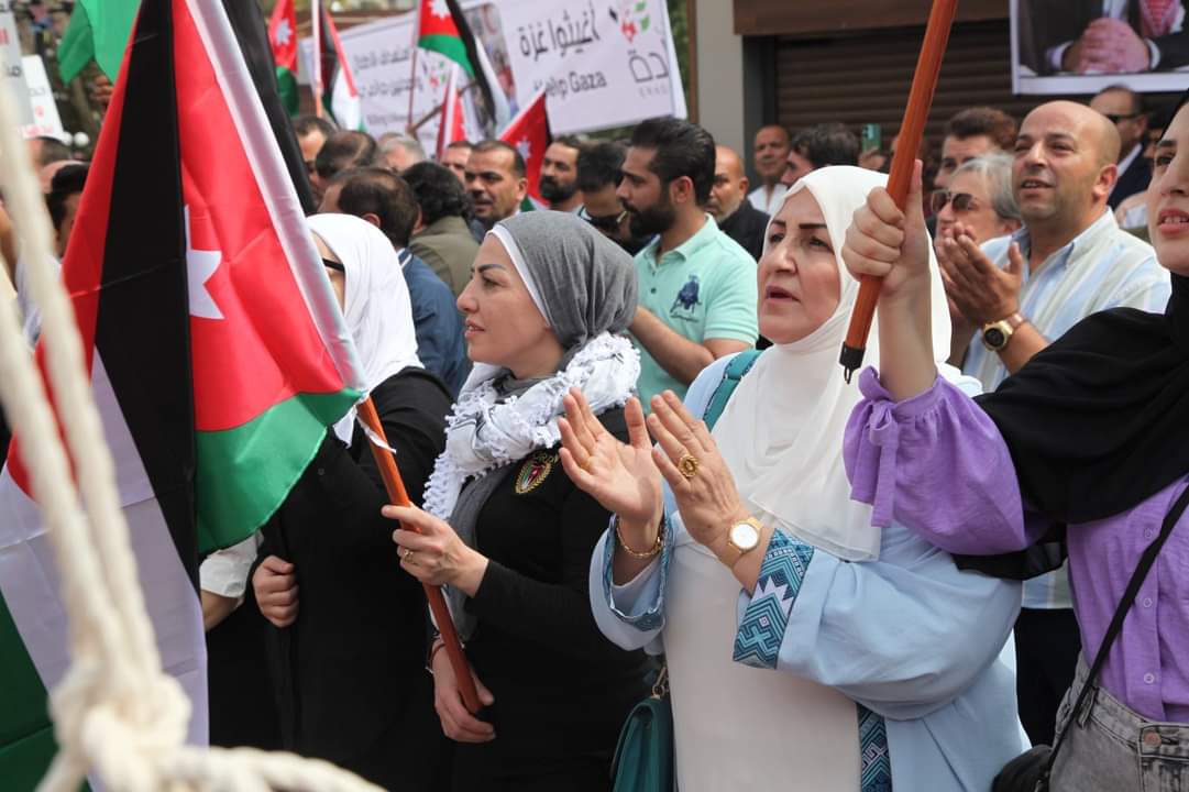 صورة حول : فيديو وصور .. وقفة تضامنية في البلقاء لحزب إرادة دعما لغزة في البلقاء فيديو وصور .. وقفة تضامنية في البلقاء لحزب إرادة دعما لغزة في البلقاء