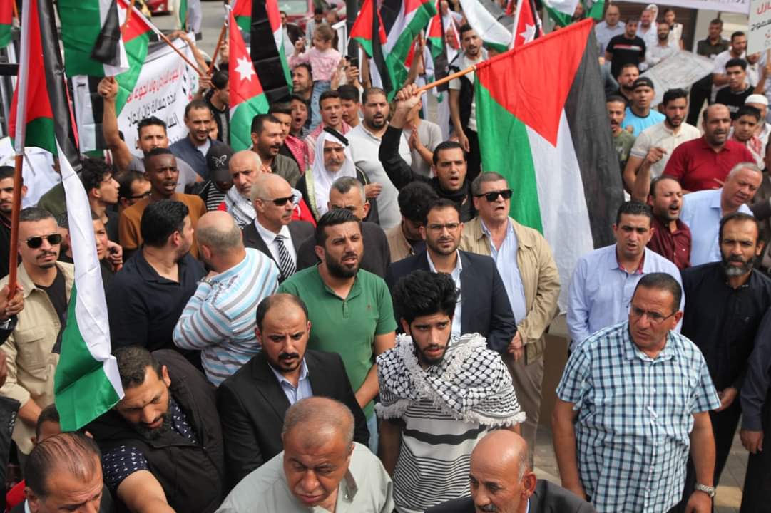 صورة حول : فيديو وصور .. وقفة تضامنية في البلقاء لحزب إرادة دعما لغزة في البلقاء فيديو وصور .. وقفة تضامنية في البلقاء لحزب إرادة دعما لغزة في البلقاء