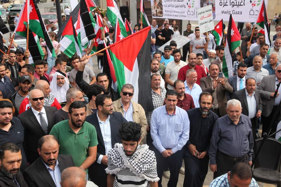 صورة حول : فيديو وصور .. وقفة تضامنية في البلقاء لحزب إرادة دعما لغزة في البلقاء فيديو وصور .. وقفة تضامنية في البلقاء لحزب إرادة دعما لغزة في البلقاء
