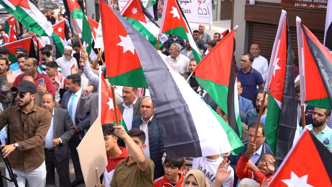 صورة حول : فيديو وصور .. وقفة تضامنية في البلقاء لحزب إرادة دعما لغزة في البلقاء فيديو وصور .. وقفة تضامنية في البلقاء لحزب إرادة دعما لغزة في البلقاء