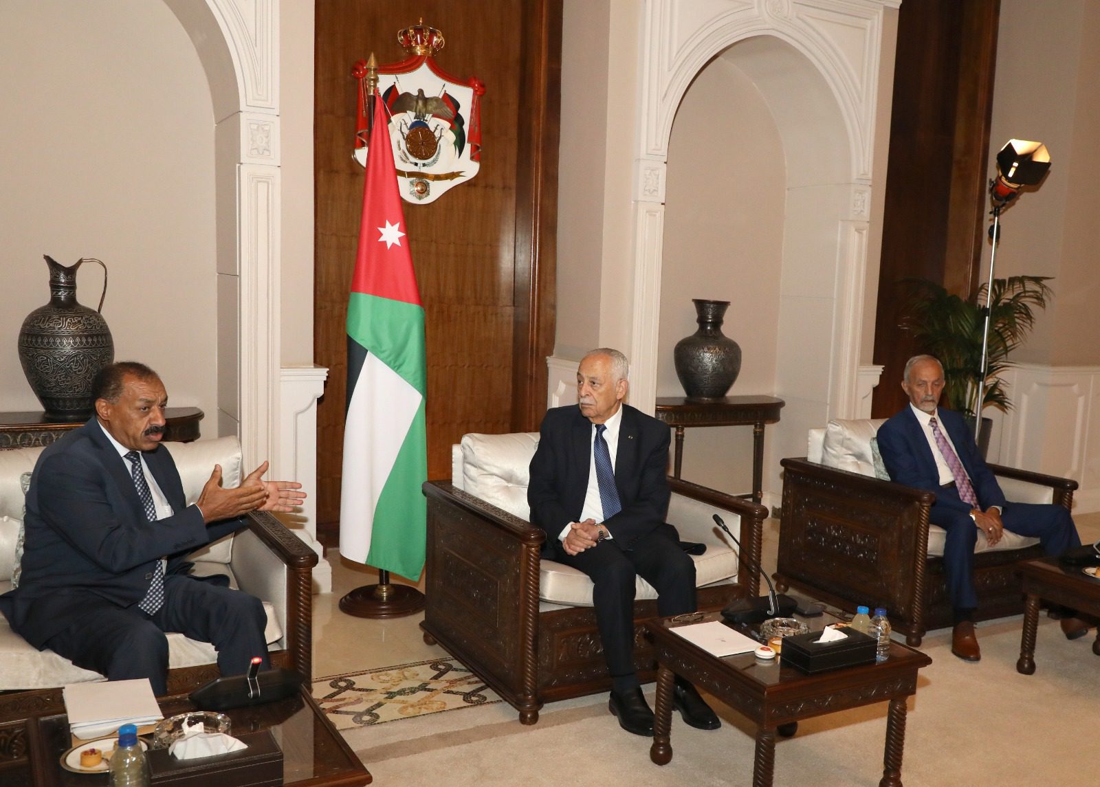 العيسوي يلتقي النائب الأسبق الازايدة والوفد المرافق له