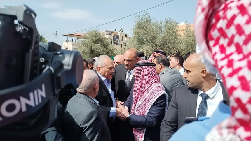 بالفيديو مشاركة جلالة الملك بتشييع جثمان الراحل البخيت