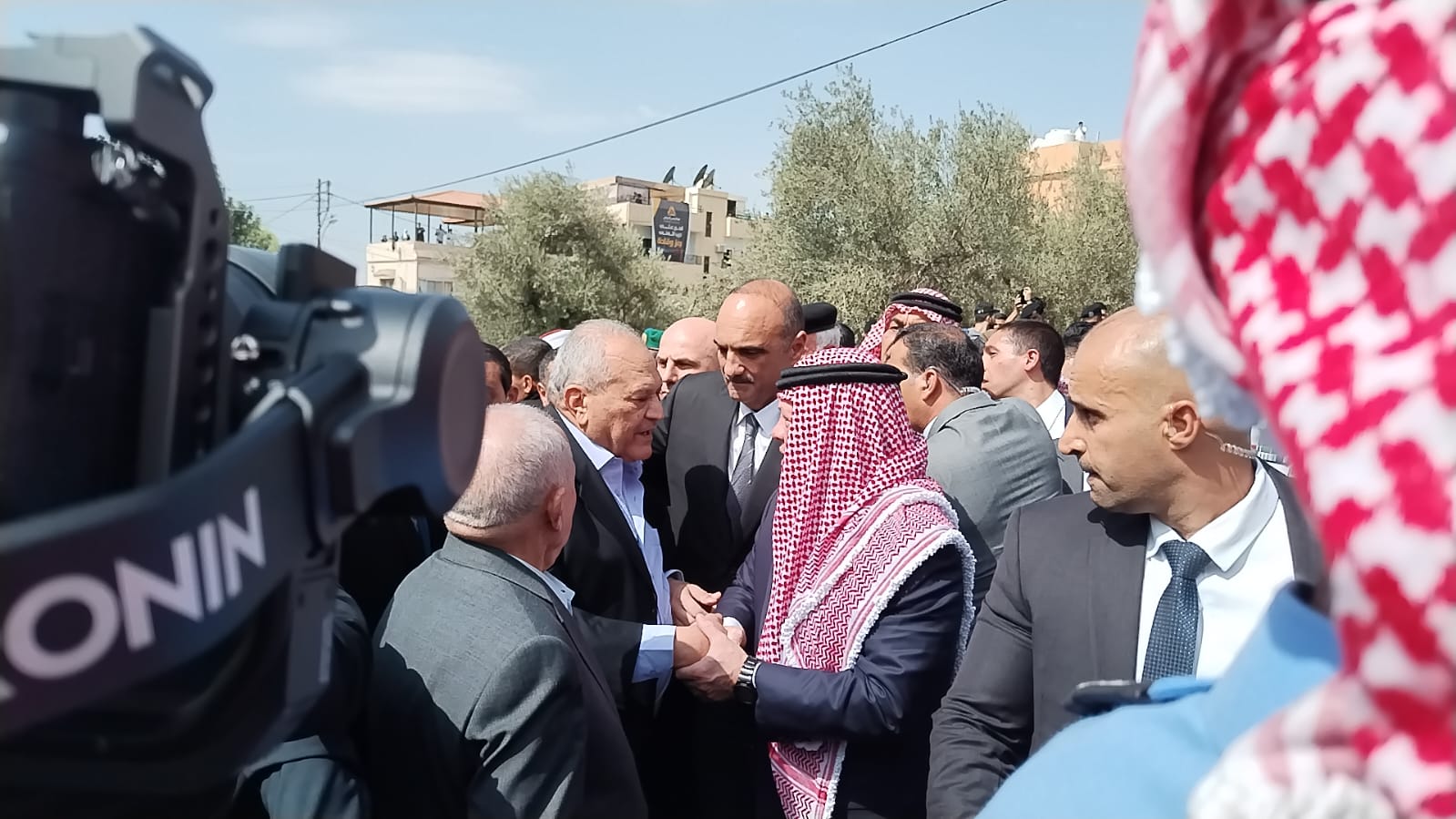 بالفيديو مشاركة جلالة الملك بتشييع جثمان الراحل البخيت