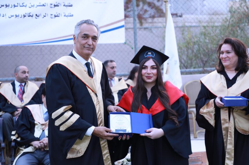 وزير السياحة والآثار يرعى حفل تخريج طلبة كلية عمون الجامعية