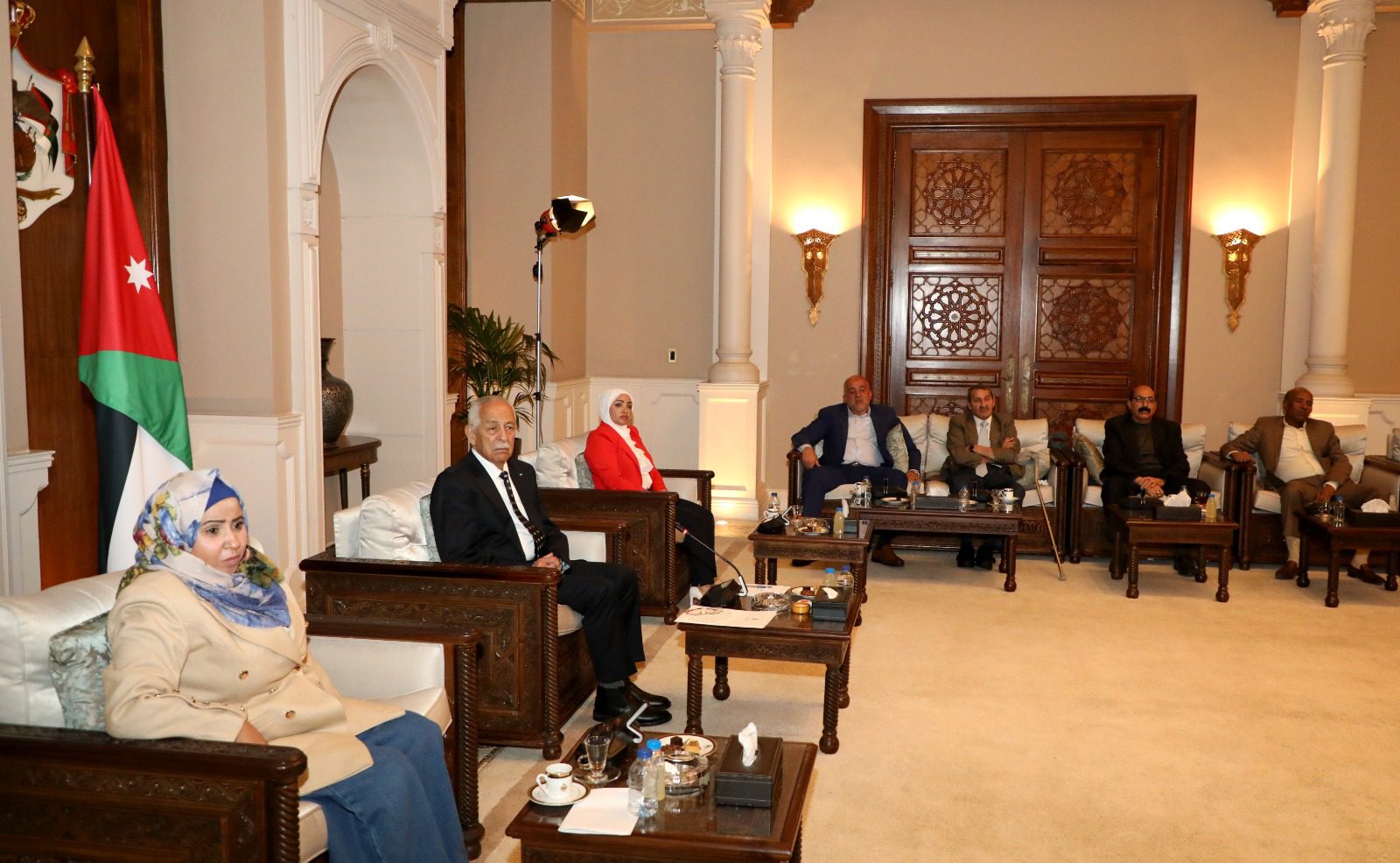 العيسوي يلتقي نواب حاليين وسابقين