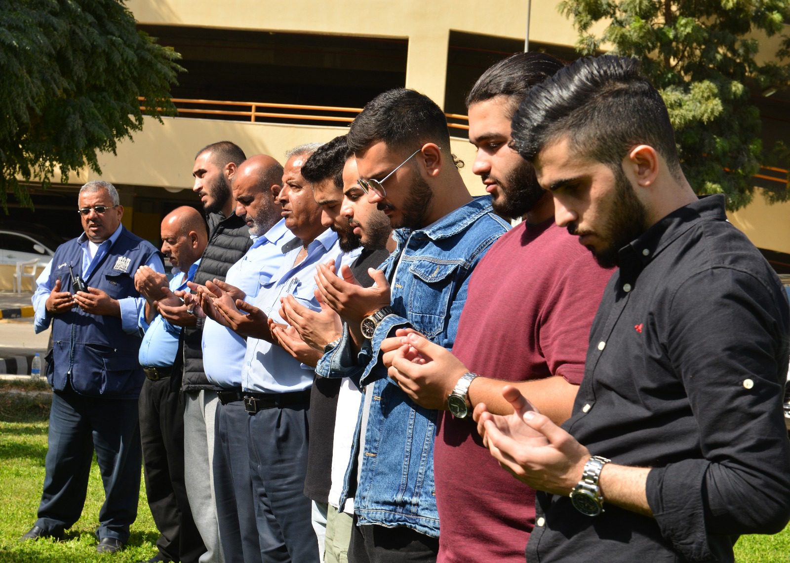 صورة حول : جامعة البترا تقوم بأداء صلاة الغائب على أرواح شهداء فلسطين جامعة البترا تقوم بأداء صلاة الغائب على أرواح شهداء فلسطين