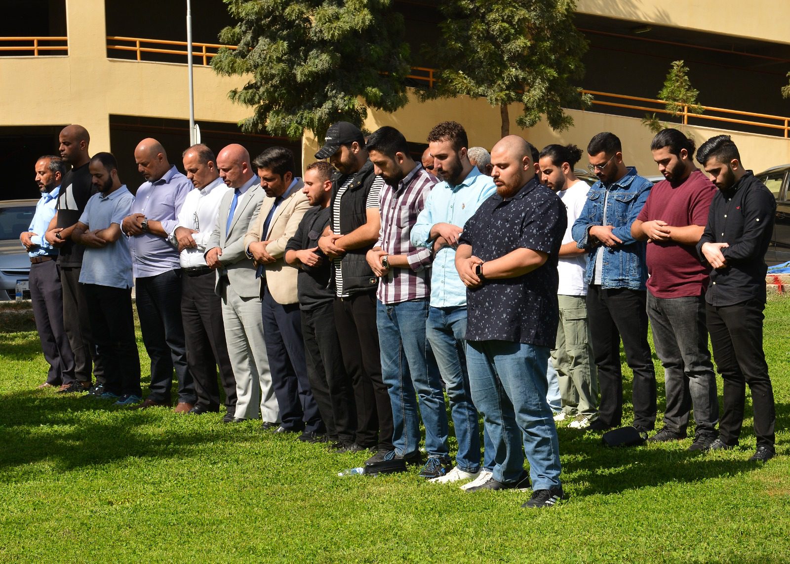 صورة حول : جامعة البترا تقوم بأداء صلاة الغائب على أرواح شهداء فلسطين جامعة البترا تقوم بأداء صلاة الغائب على أرواح شهداء فلسطين