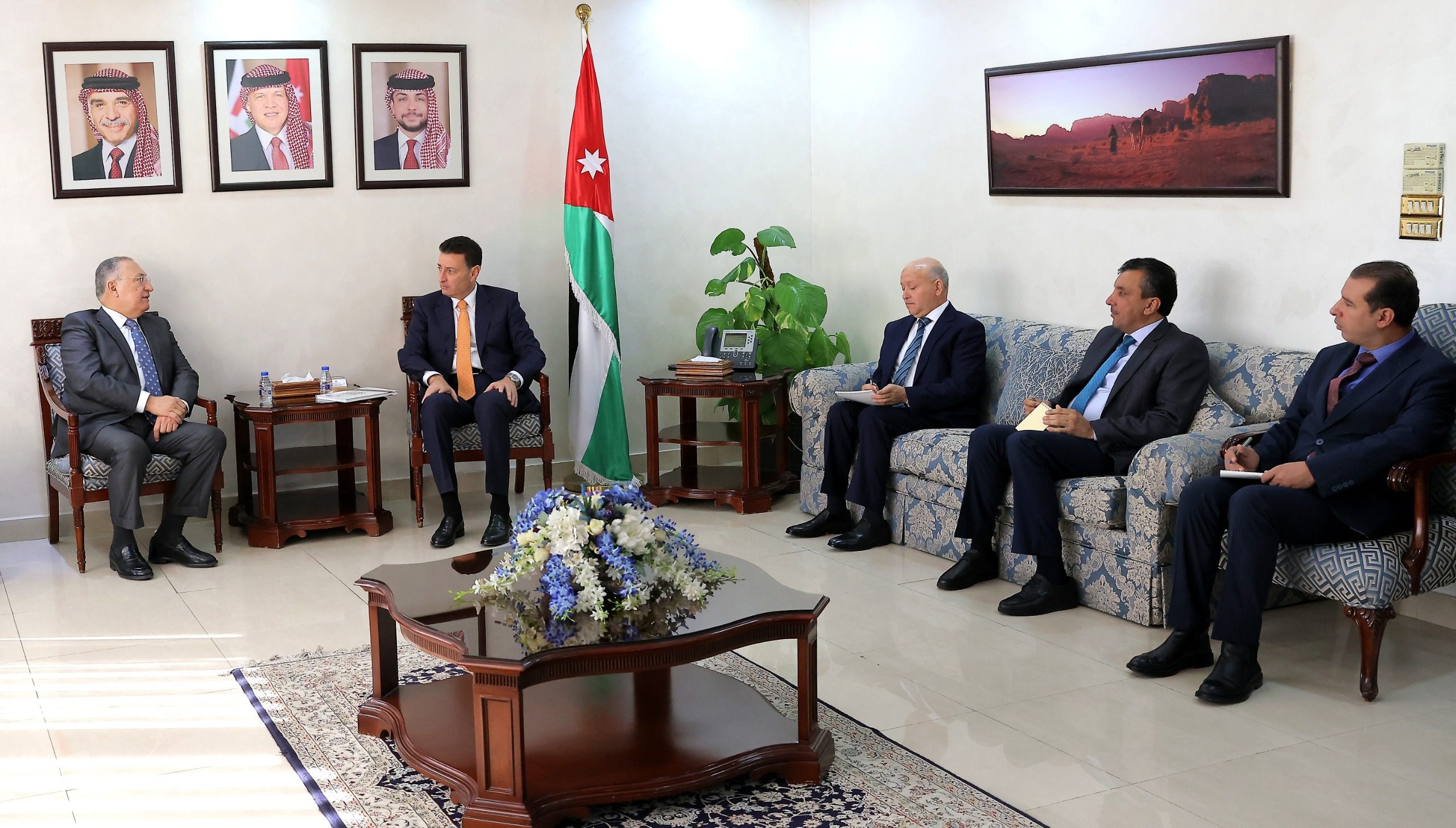 صورة حول : الصفدي يتسلم تقرير هيئة النزاهة ومكافحة الفساد لعام 2022 الصفدي يتسلم تقرير هيئة النزاهة ومكافحة الفساد لعام 2022