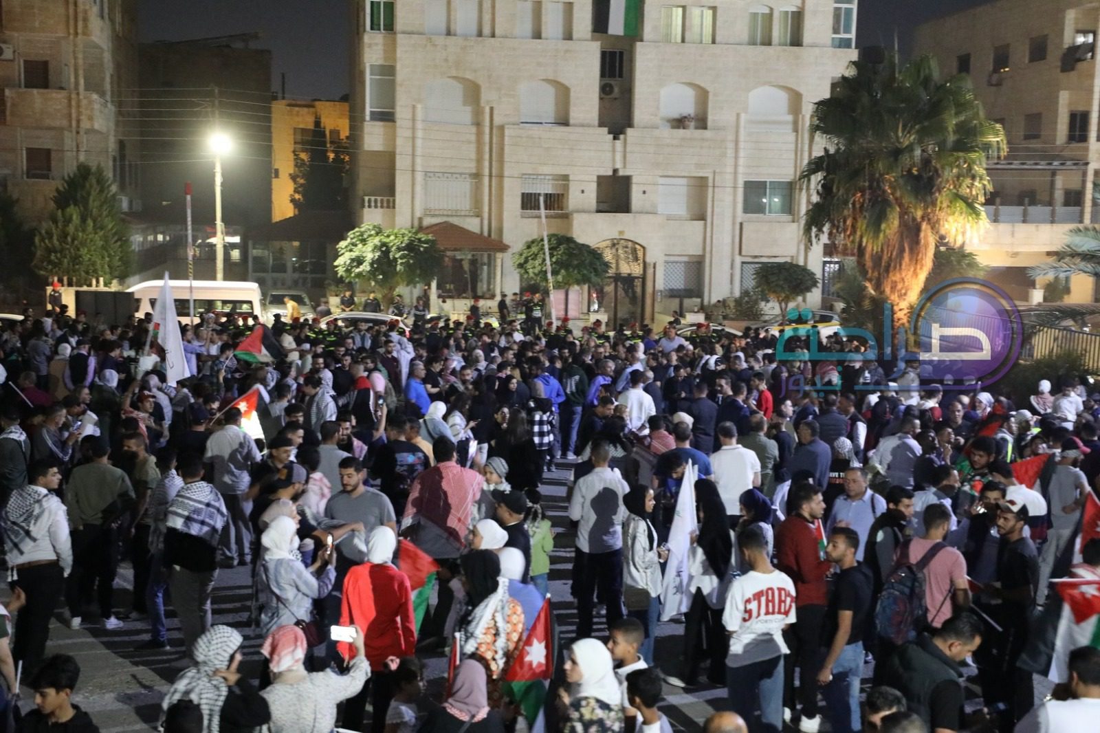 صورة حول : فيديو وصور ... وقفة تضامنية دعما لغزة بمحيط مسجد الكالوتي فيديو وصور ... وقفة تضامنية دعما لغزة بمحيط مسجد الكالوتي