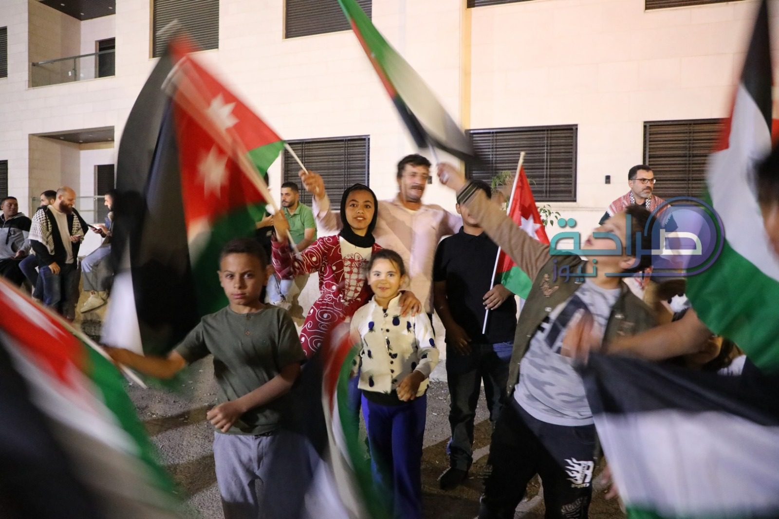 صورة حول : فيديو وصور ... وقفة تضامنية دعما لغزة بمحيط مسجد الكالوتي فيديو وصور ... وقفة تضامنية دعما لغزة بمحيط مسجد الكالوتي