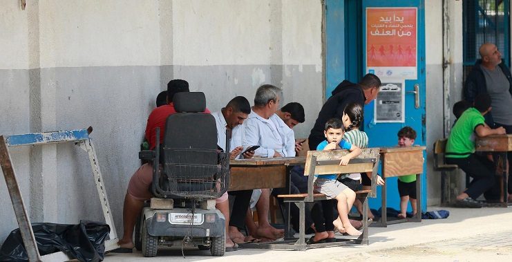 نزوح حوالي ٧٤ ألف فلسطيني إلى مدارس الأونروا في غزة منذ السبت