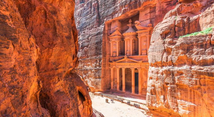 المدينة الوردية على أعتاب المليون زائر للمرة الثانية في تاريخ سياحتها