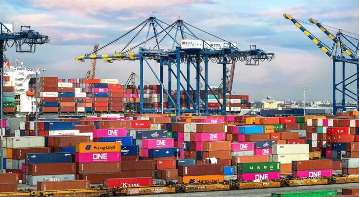 التجارة العالمية تخفض توقعاتها لنمو تجارة السلع بأكثر من ٥٠%