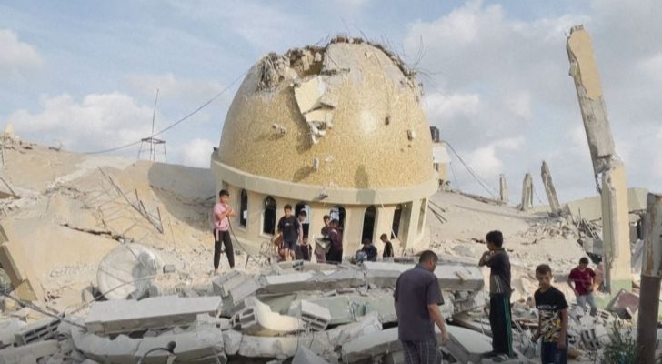 طائرات الاحتلال تقصف مسجد الحبيب محمد جنوب غزة