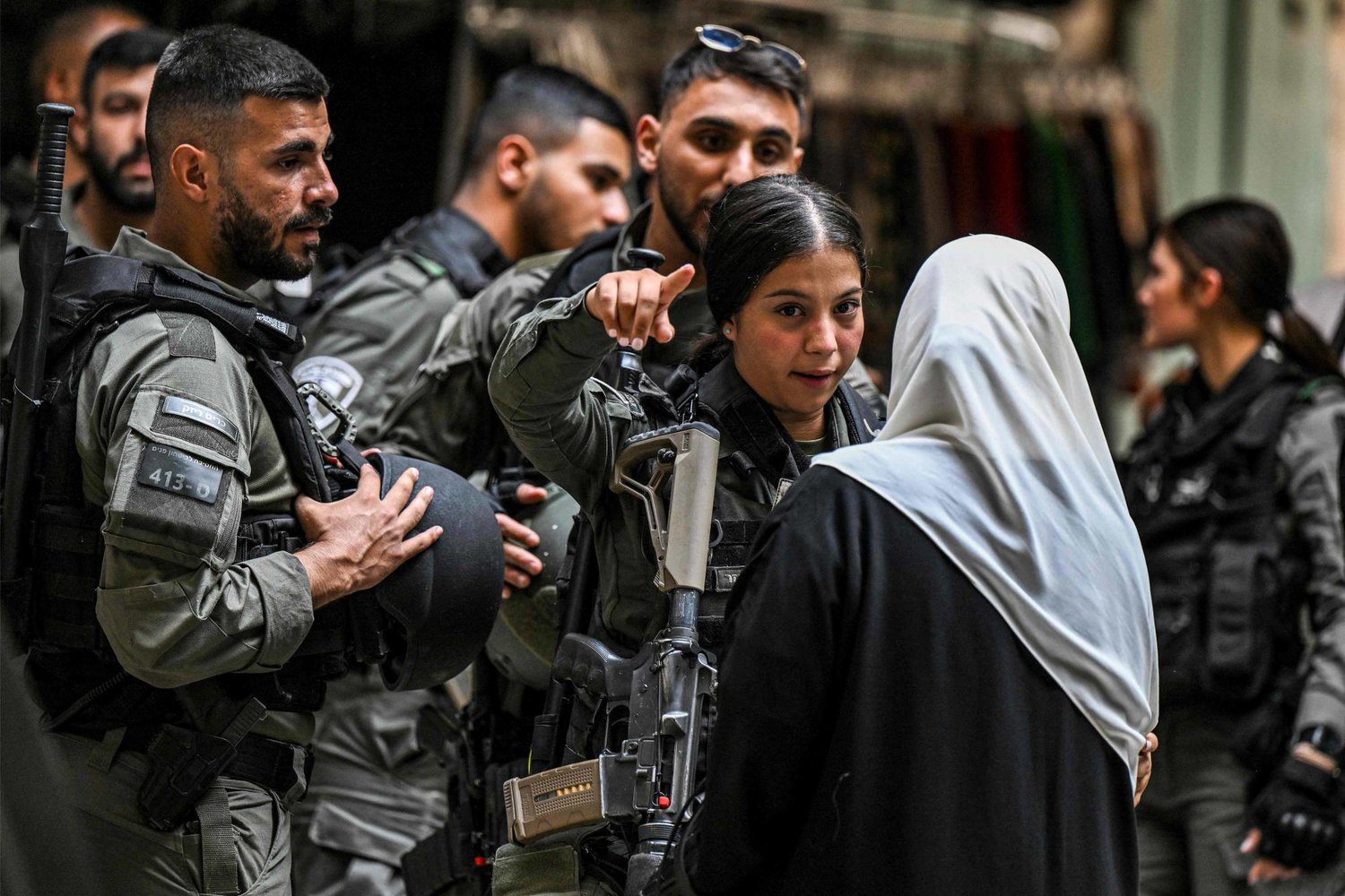 قوات الاحتلال الإسرائيلي تفرج عن 30 أسيرا فلسطينيا