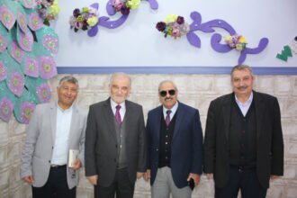 مدير عام مدارس النظم الحديثة يلتقي طلبة الصف العاشر وأولياء أمورهم