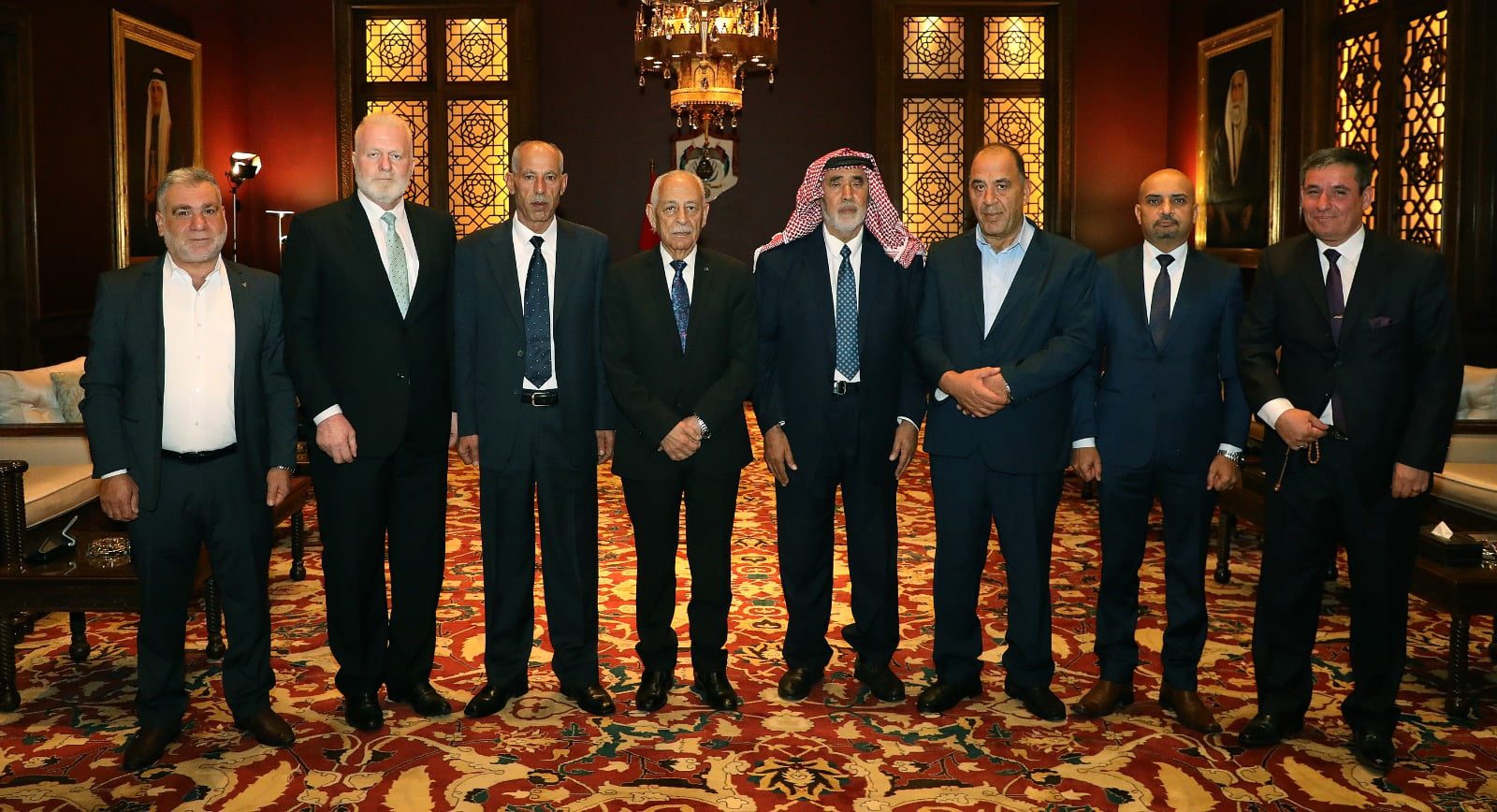 صورة حول : العيسوي يلتقي عددا من الوفود بالديوان الملكي الهاشمي العيسوي يلتقي عددا من الوفود بالديوان الملكي الهاشمي