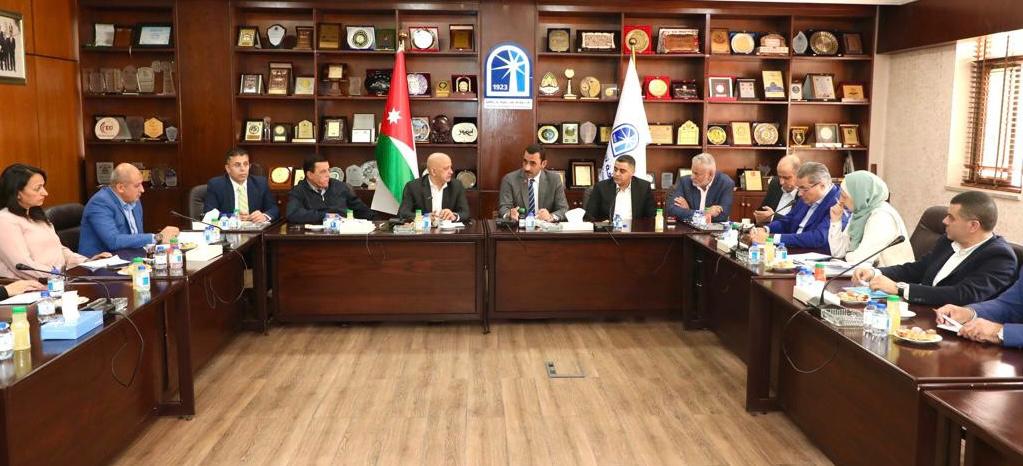 صورة حول : مدير عام الغذاء والدواء يلتقي مستوردي المواد الغذائية مدير عام الغذاء والدواء يلتقي مستوردي المواد الغذائية