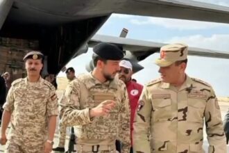 ولي العهد برفقه كوادر المستشفى الميداني في العريش