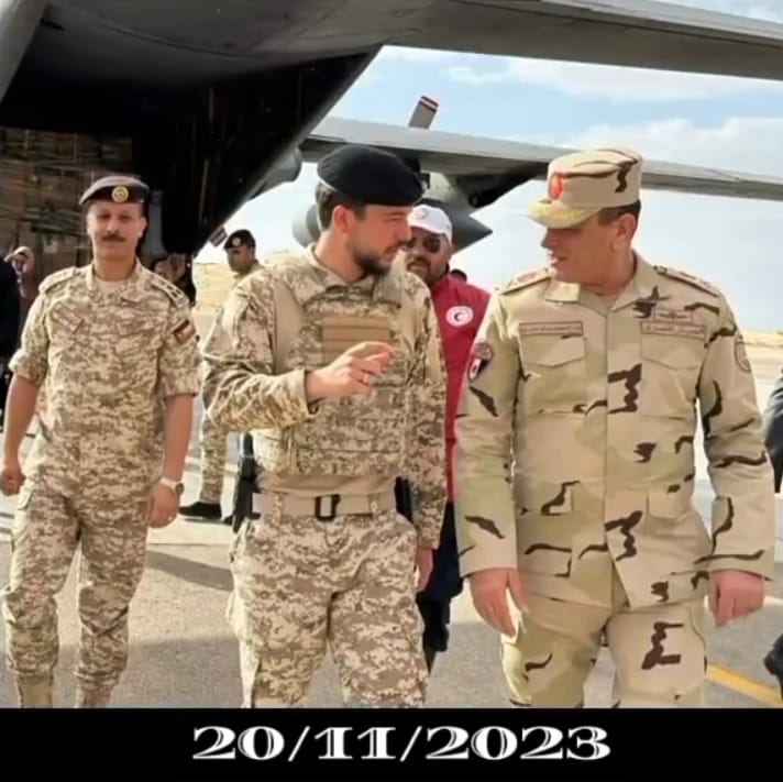 ولي العهد برفقه كوادر المستشفى الميداني في العريش