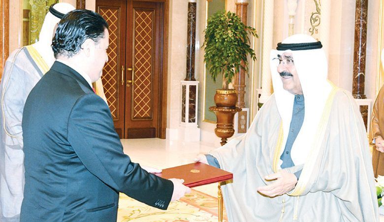 السفير سنان المجالي يقدم اوراق اعتماده الى دولة الكويت