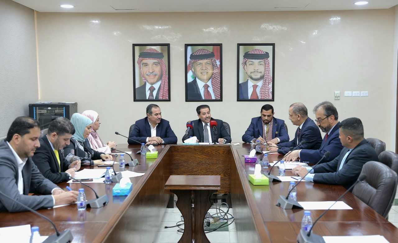 "الخدمات النيابية" تبحث موضوع دمج دائرة الأرصاد بوزارة النقل