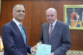 الفايز يتسلم تقرير ديوان المحاسبة 2022