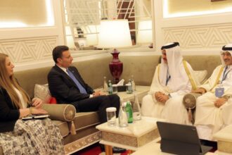 الصفدي ورئيس غرفة تجارة قطر يؤكدان أهمية تعزيز التعاون التجاري والاستثماري المشترك