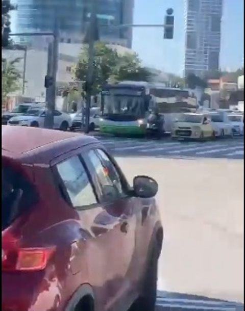 شاهد .. صفارات الإنذار تدوي في تل أبيب