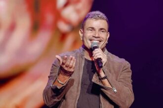 عمرو دياب يتصدر عربياً.. بعد ساعات من طرح ألبومه الجديد