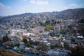 الاجواء اليوم باردة نسبيا فوق المرتفعات ودافئة نسبياً في أغلب المناطق