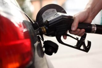 تراجعت العقود الآجلة لخام غرب تكساس الوسيط بنسبة 0.73% وانخفاض برنت بنسبة 0.85%
