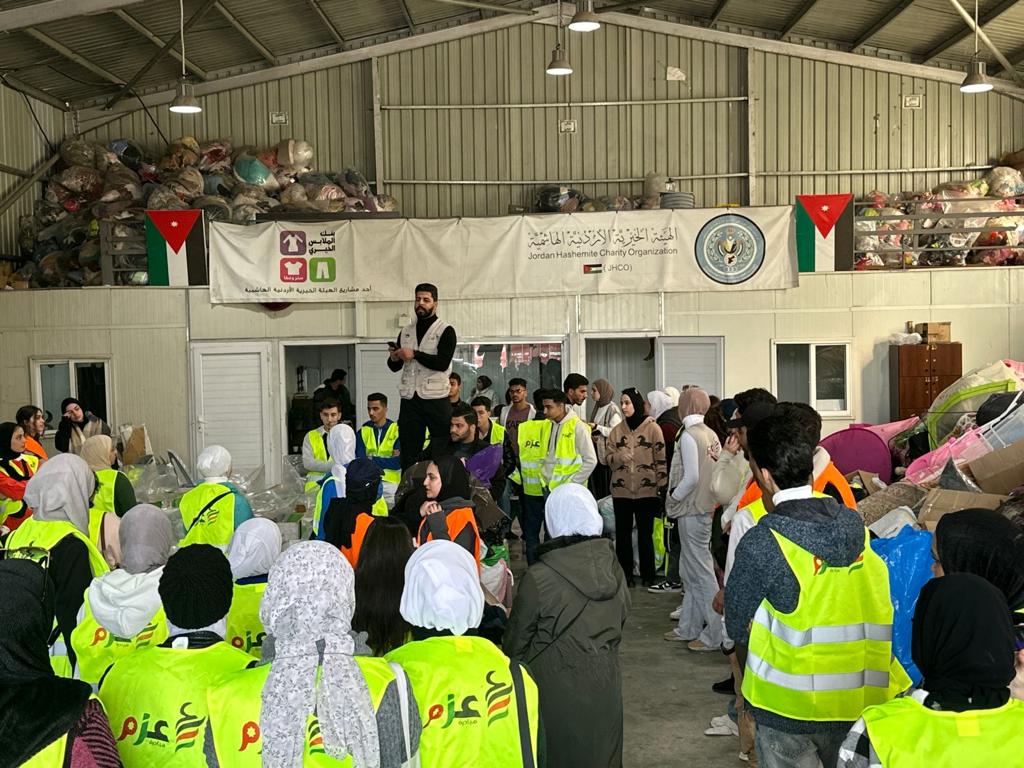 بالفيديو.. مبادرة الشابات والشباب المؤسسيين في حزب "عزم" في بنك الملابس
