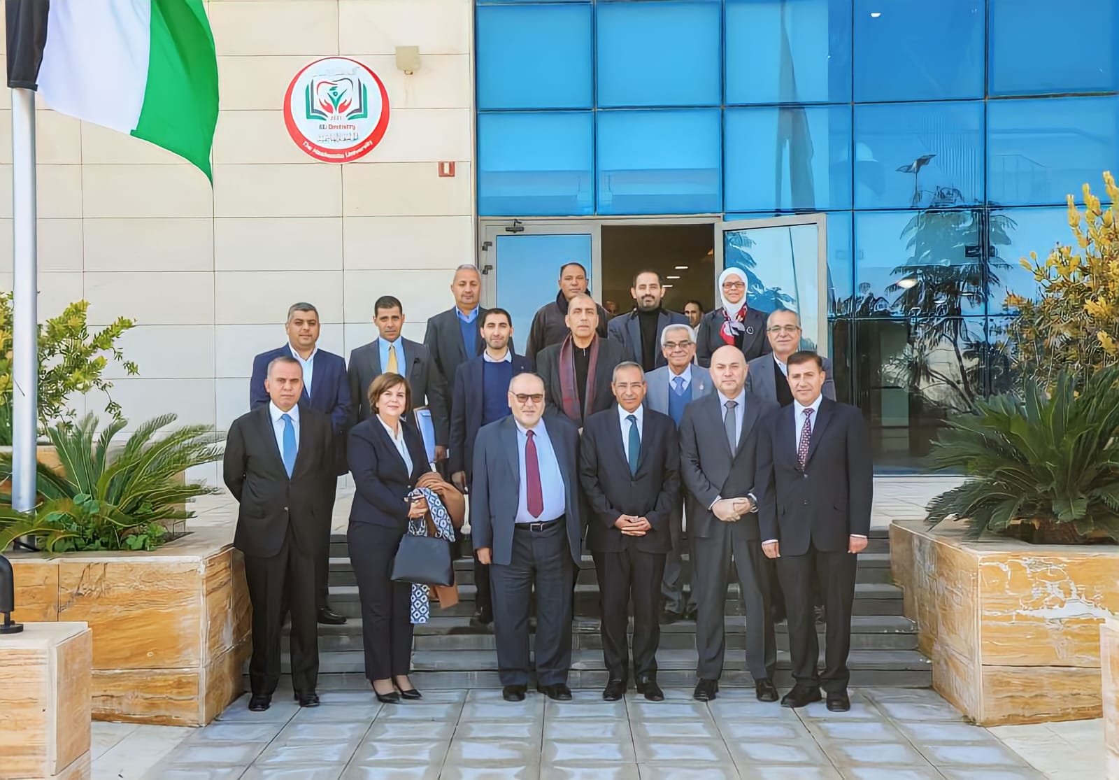 لجنة المبادرة الوطنية بمجلس الأعيان تزور كلية طب الأسنان بالجامعه الهاشميه