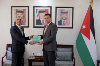 خلال تسلمه  تقرير ديوان المحاسبة 2022  " الصفدي يؤكد التزام المجلس باتخاذ الإجراءات اللازمة للمخالفات الواردة"