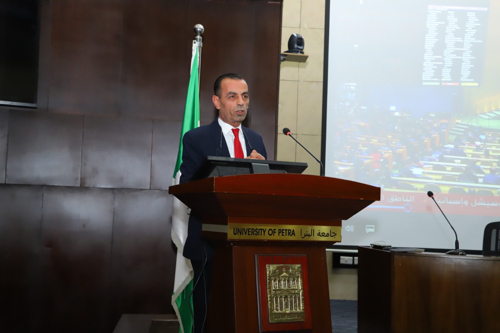 مركز التعليم المستمر في جامعة البترا يستضيف الإعلامي خالد القضاة