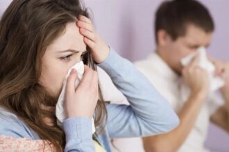 10 علاجات طبيعية لنزلات البرد والإنفلونزا