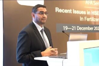 "استخلاص الفلزات من  مادة الجبس الفوسفاتي" مشروع بحث في الطفيلة التقنية